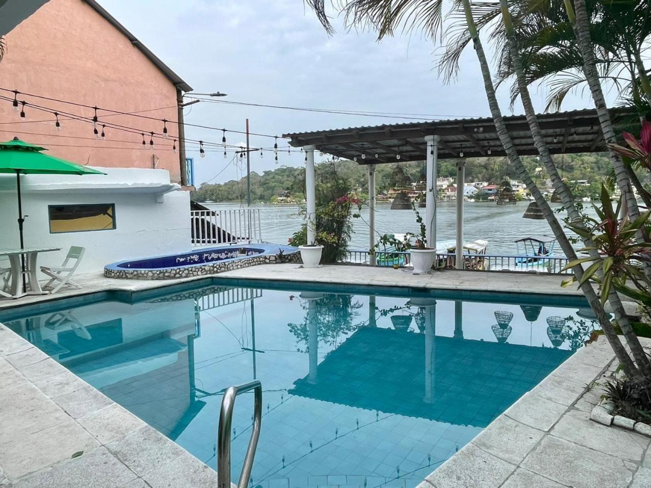 Hotel Sabana Flores