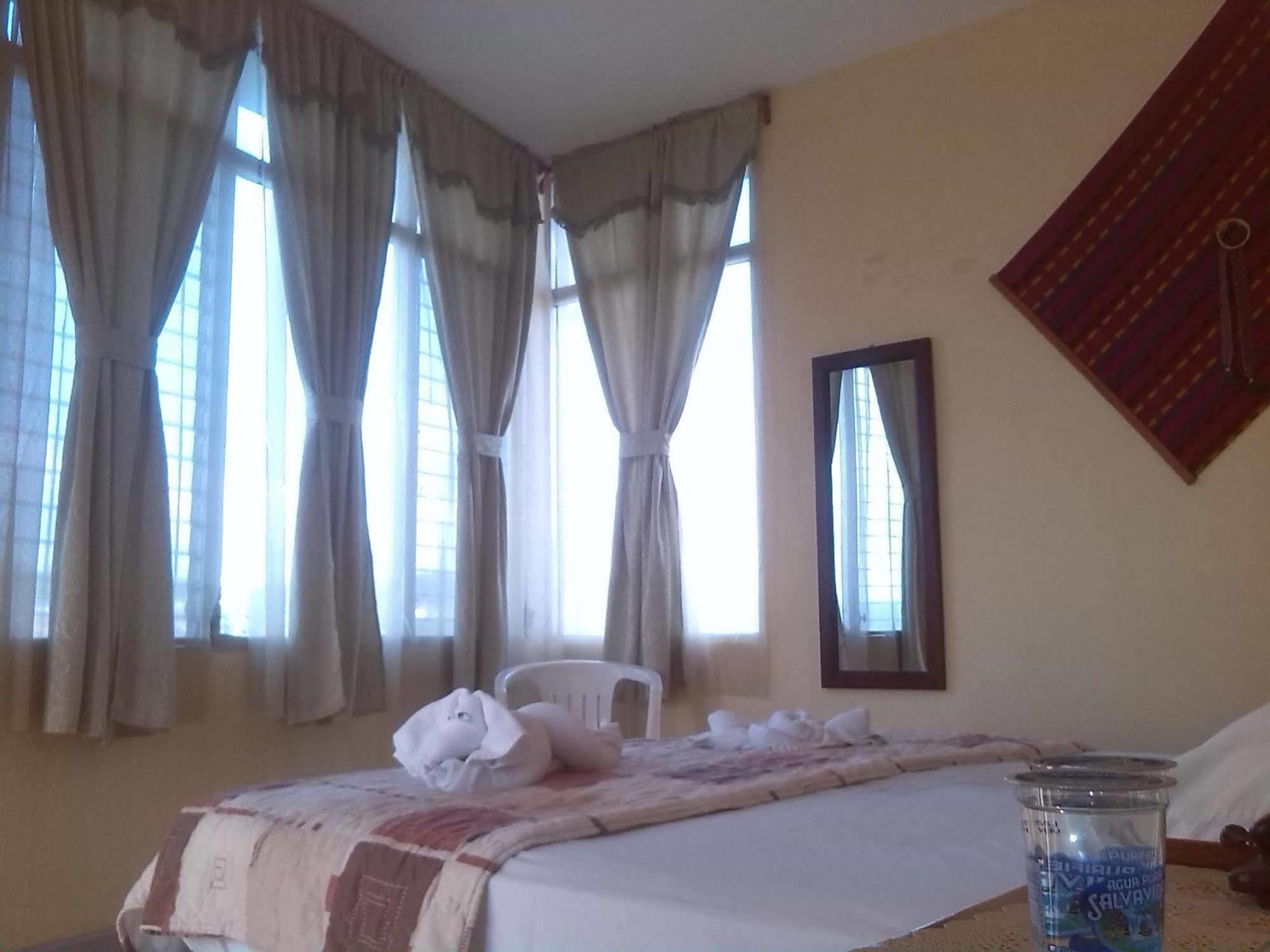 Sabana Hotel Flores