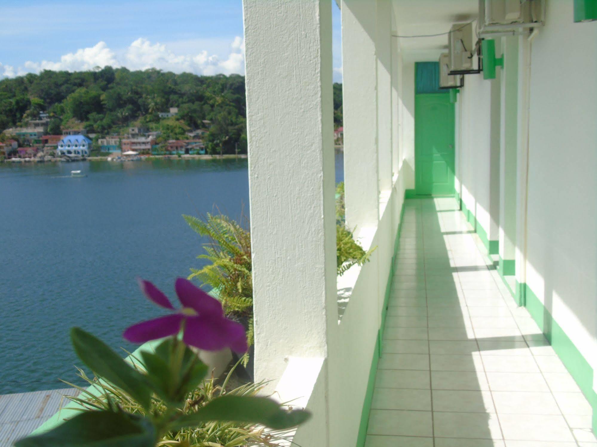 Hotel Sabana Flores